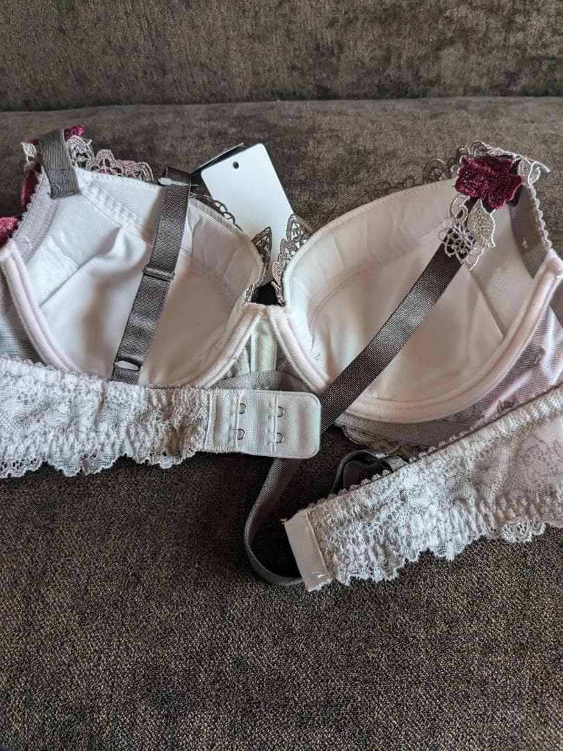 ワコール、サルート90グループブラジャーD70完売品。