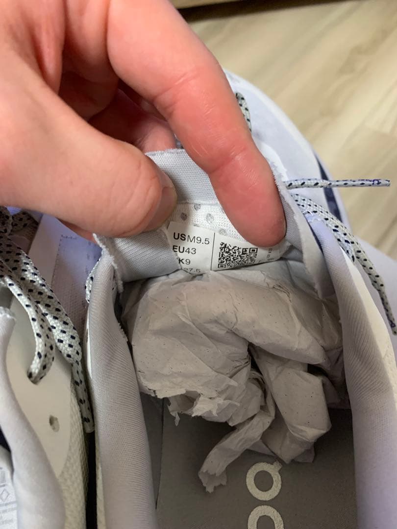 On cloud monster1 （B品）　美品　新品