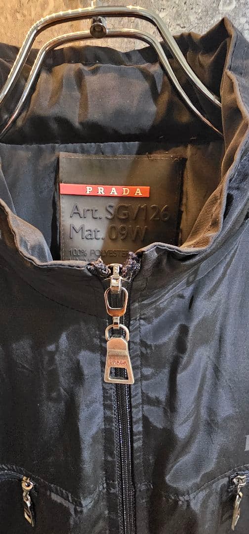 【 PRADA 】 プラダ バックプリント ロゴ ナイロンジャケット パーカー付
