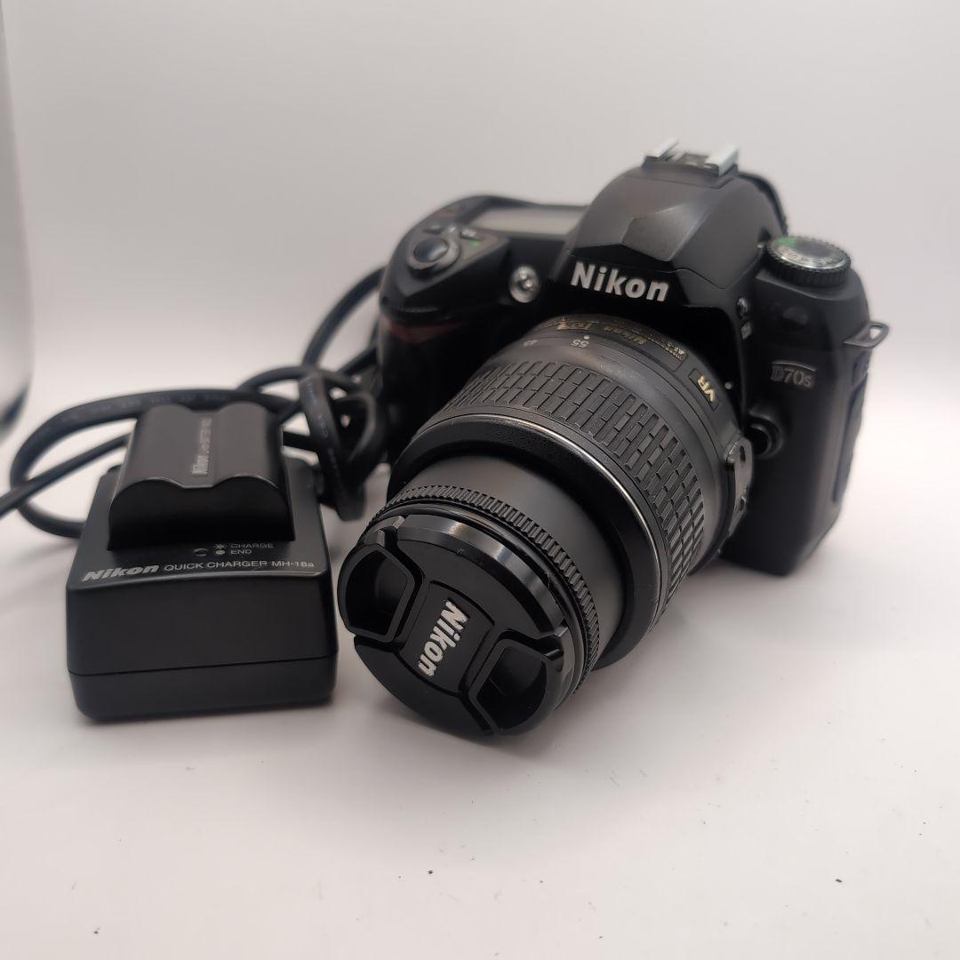 Nikon D70s ボディ レンズ AF-s 18-55mmf3.5-5.6