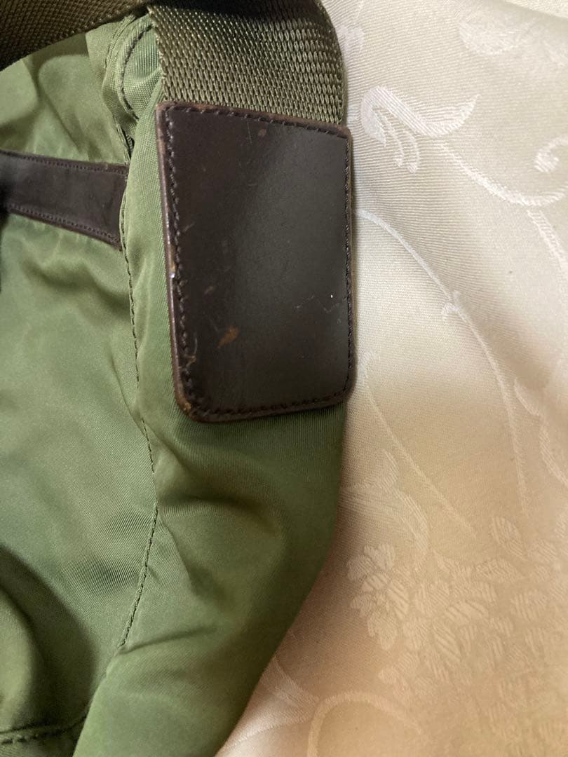 PRADA ショルダーバッグ　カーキ　メッセンジャーバッグ