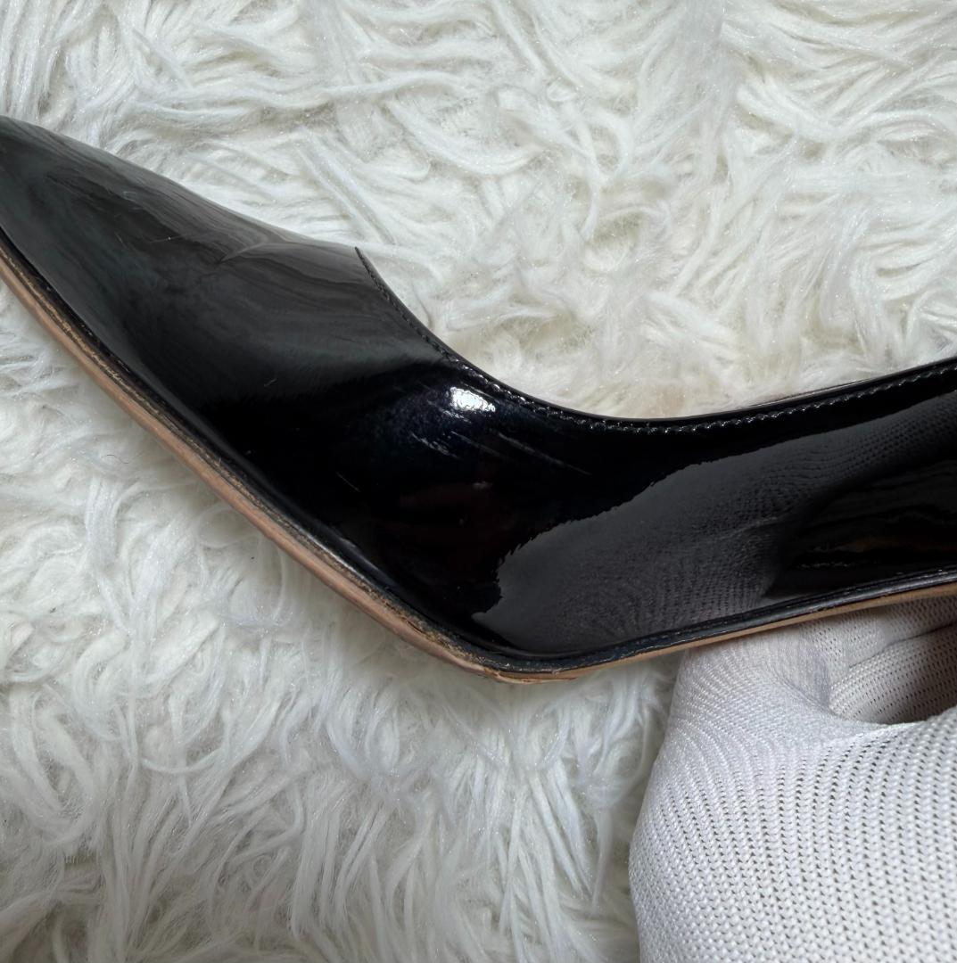 マノロ・ブラニク ポインテッドトゥ パンプス エナメル 黒 23.5㎝