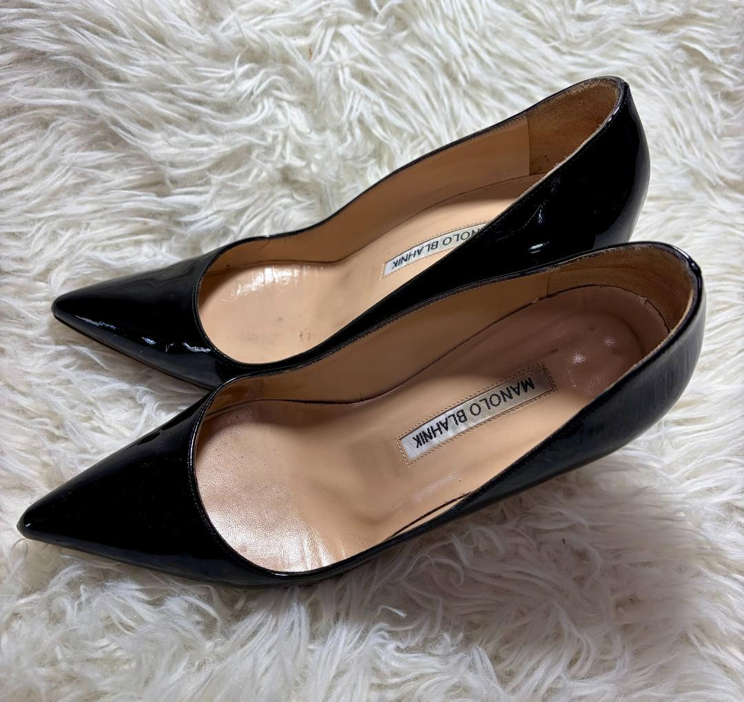 マノロ・ブラニク ポインテッドトゥ パンプス エナメル 黒 23.5㎝