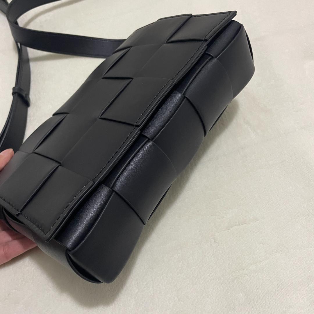 極美品✨男女兼用　ショルダーバッグ　編み込みデザイン　ブラック実写画像