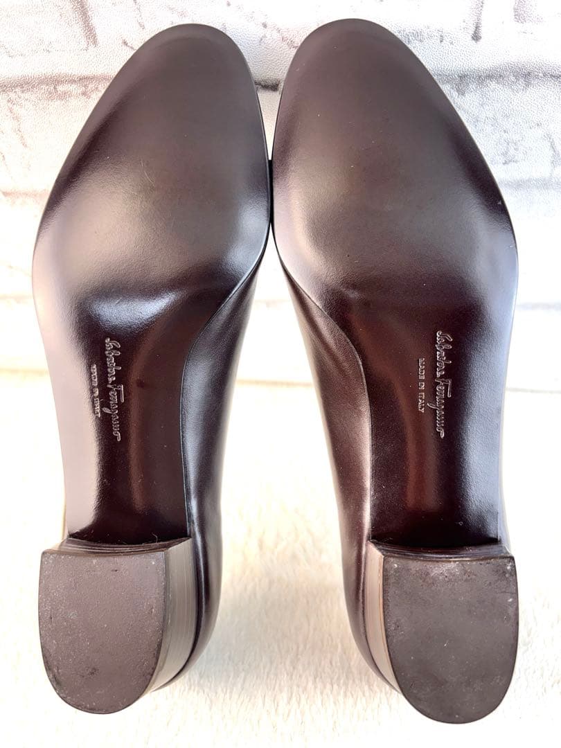 未使用✨サルヴァトーレフェラガモ　ヴァラ リボン　パンプス　ダークブラウン