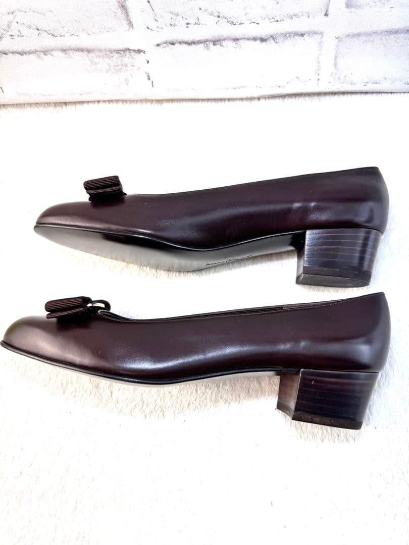 未使用✨サルヴァトーレフェラガモ　ヴァラ リボン　パンプス　ダークブラウン