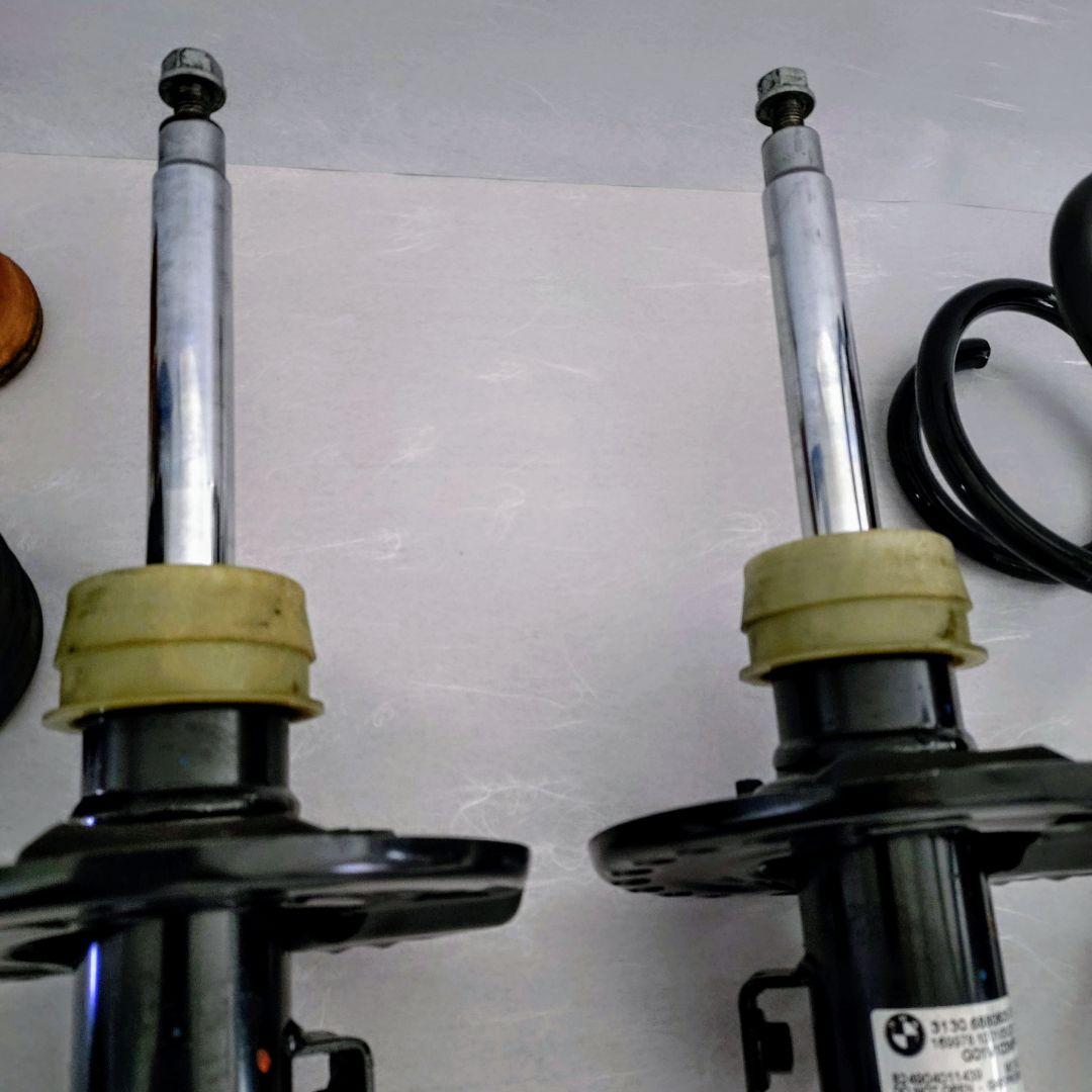 ぷぷえみ【】純正品 (G01) X3 M40d 純正サスペンション