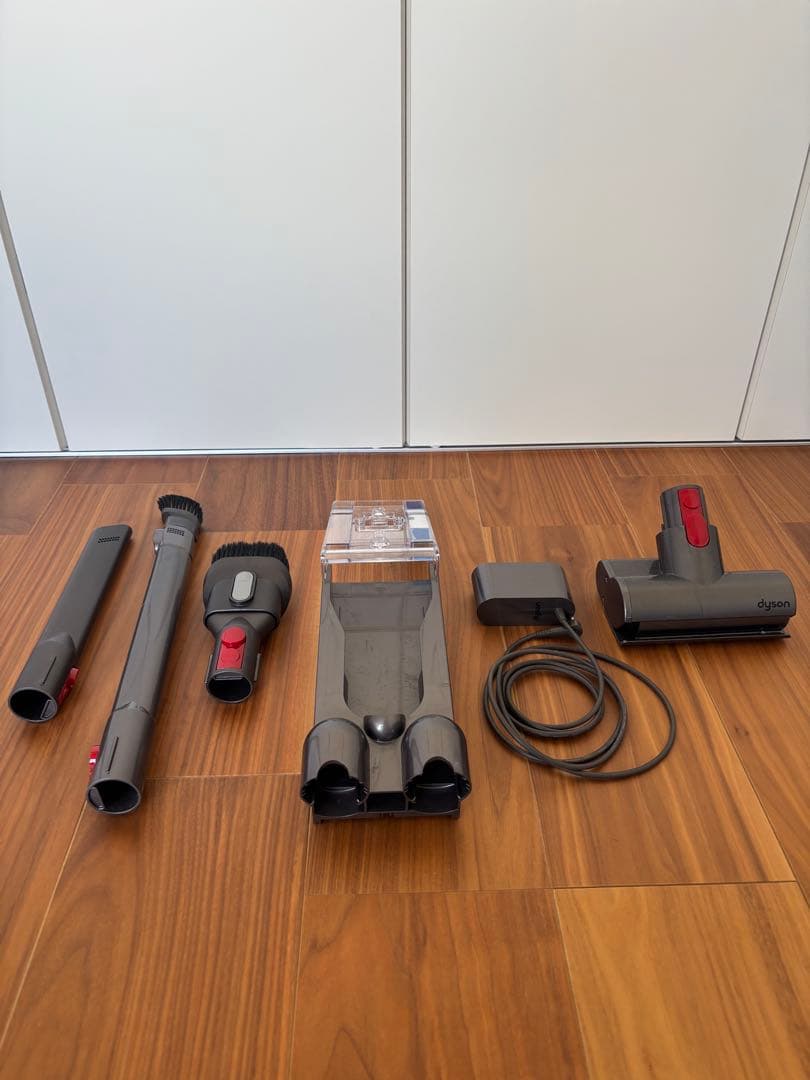 純正　Dyson V10 Fluffy コードレス掃除機 本体と付属品　ダイソン