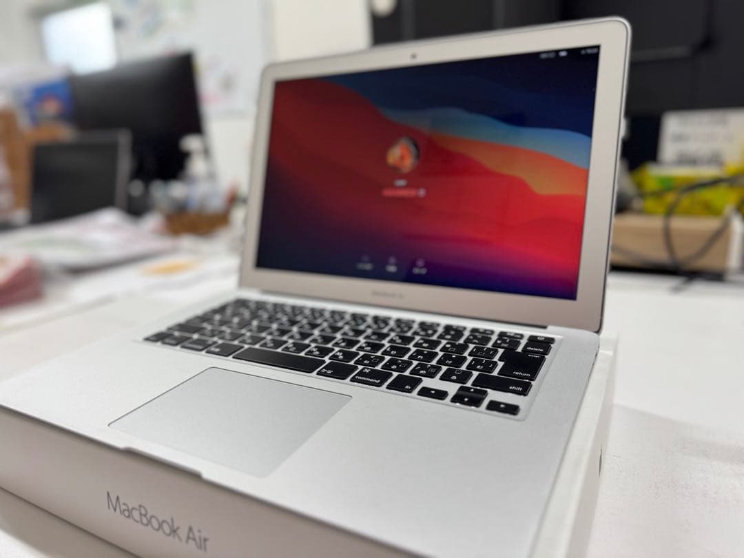 MacBook Air 13インチ　本体 充電器付き