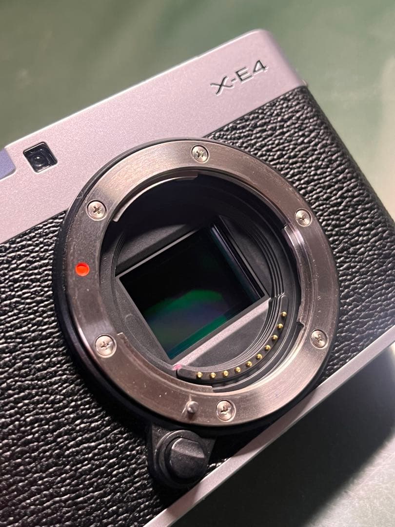 【値下げ中】Fujifilm X-E4 ミラーレスカメラ ボディ シルバー