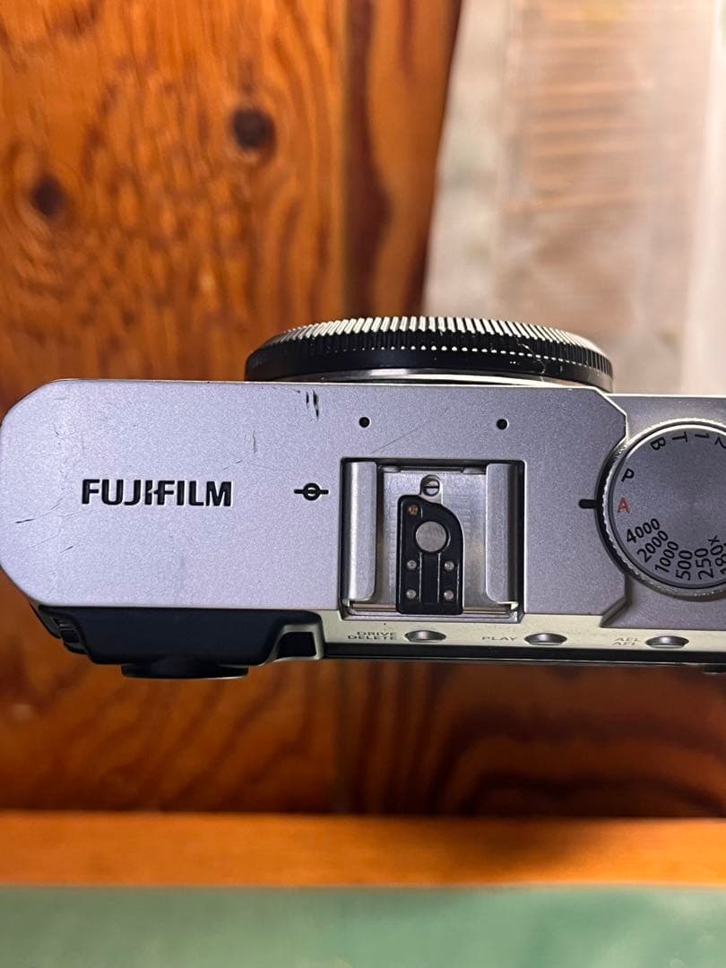 【値下げ中】Fujifilm X-E4 ミラーレスカメラ ボディ シルバー