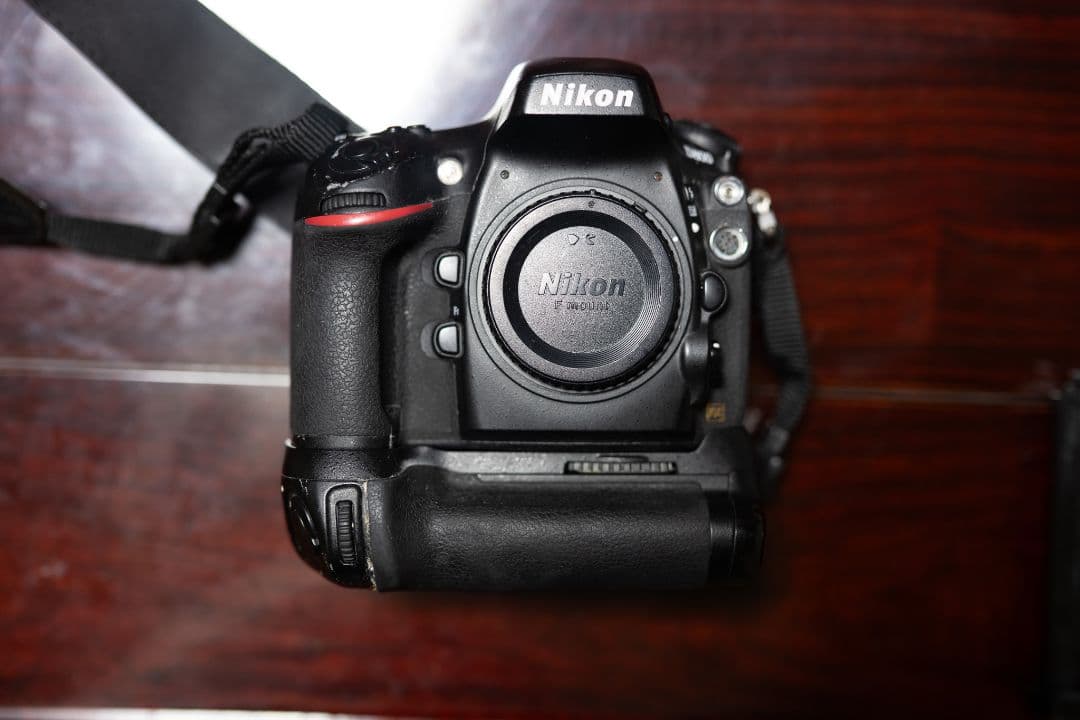 D800バッテリーグリップ付きシャッター回数11万回程CFカード16GB×2