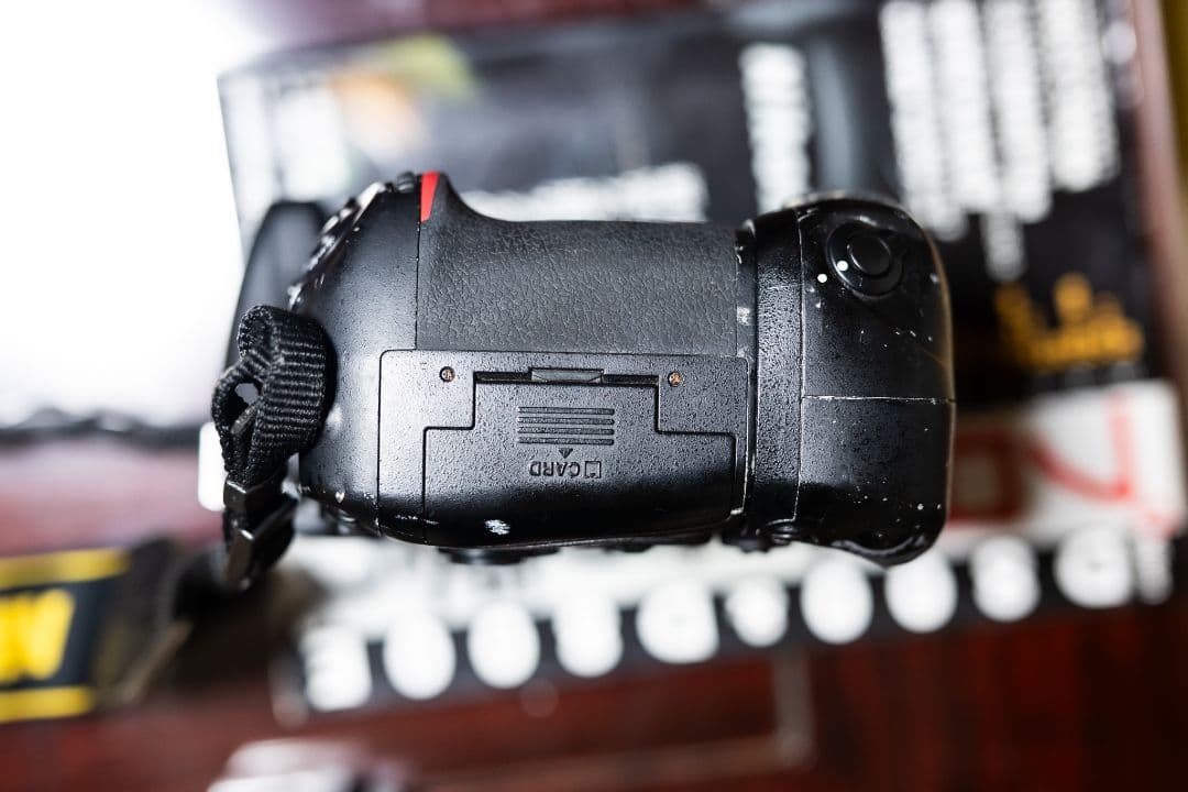 D800バッテリーグリップ付きシャッター回数11万回程CFカード16GB×2