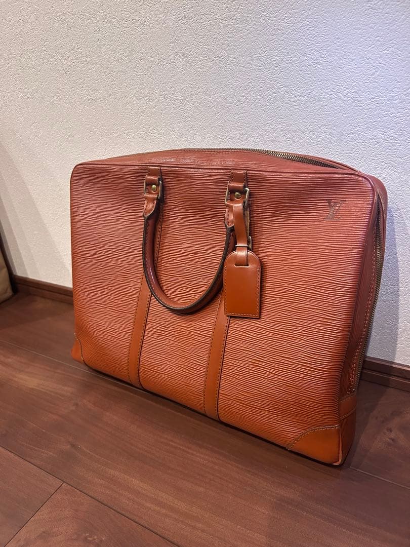 ルイ ヴィトン エピ ポルトドキュマン ヴォワヤージュ