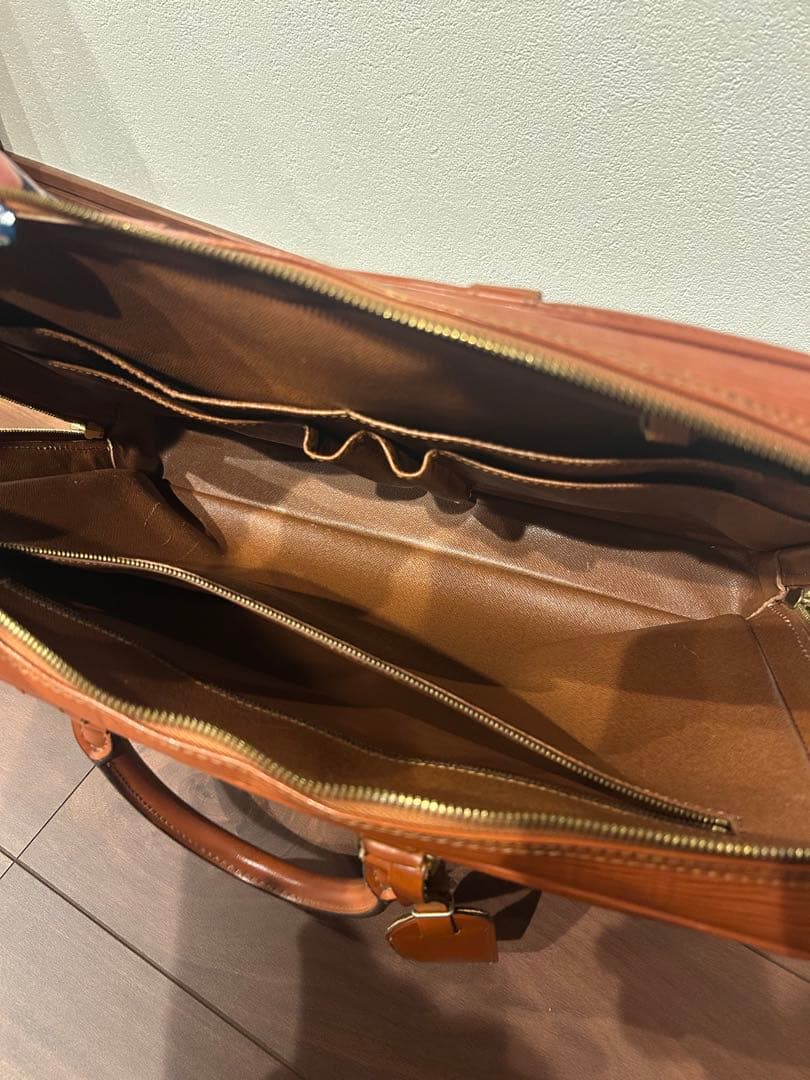 ルイ ヴィトン エピ ポルトドキュマン ヴォワヤージュ