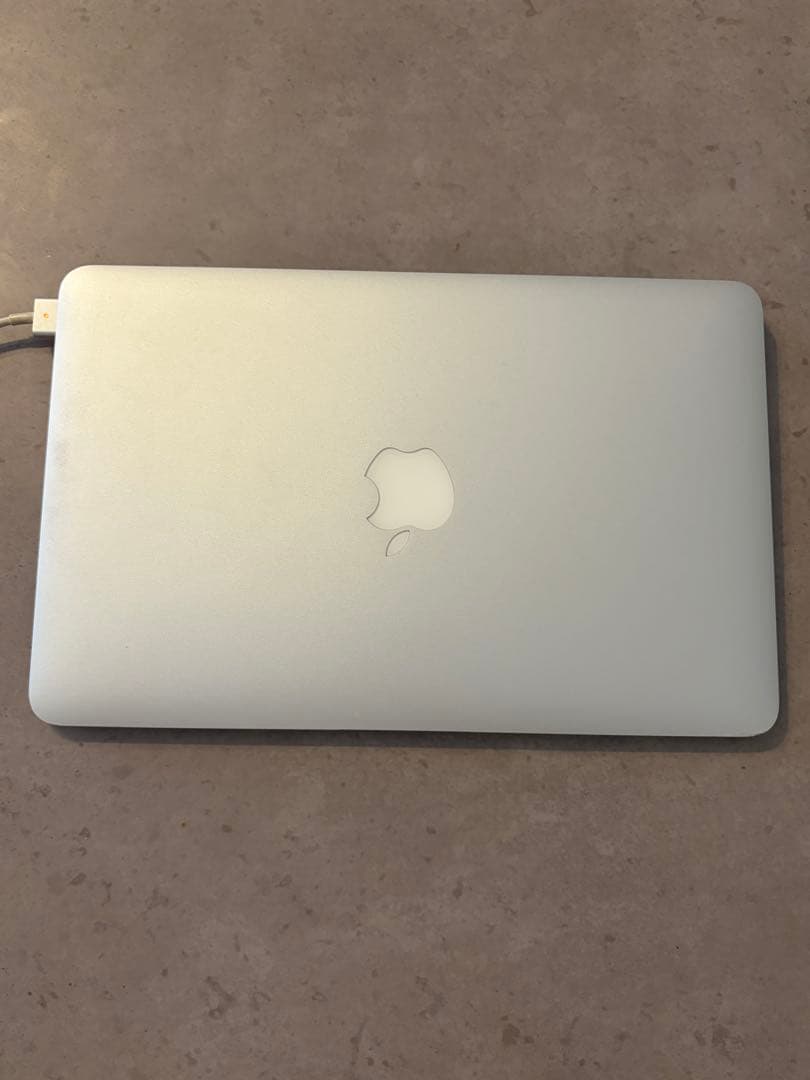 MacBook Air 11インチ　2013 メモリ4GB ストレージ128GB