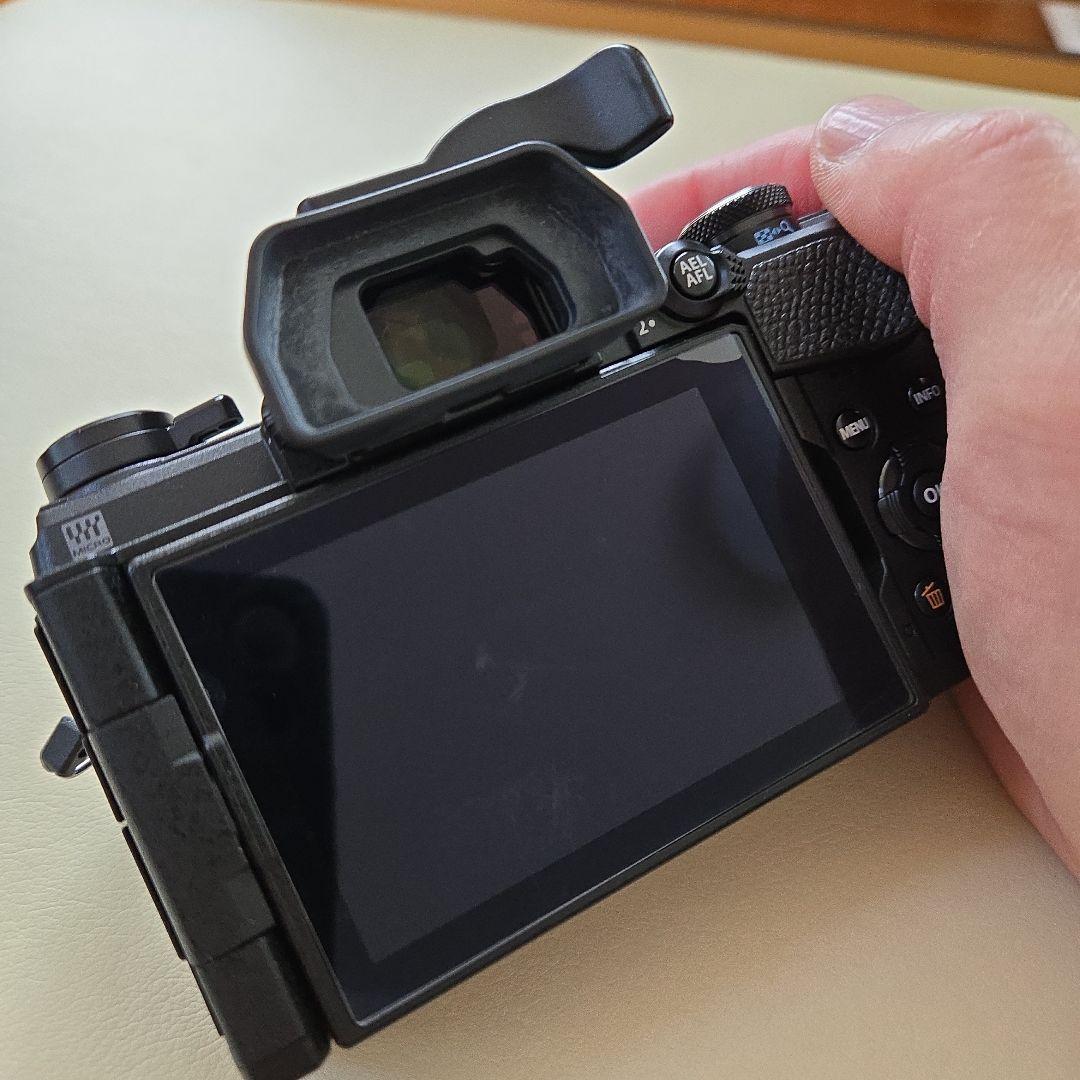 【美品】第3世代E-M5 Mark III ボディー※バッテリー３個他おまけ付