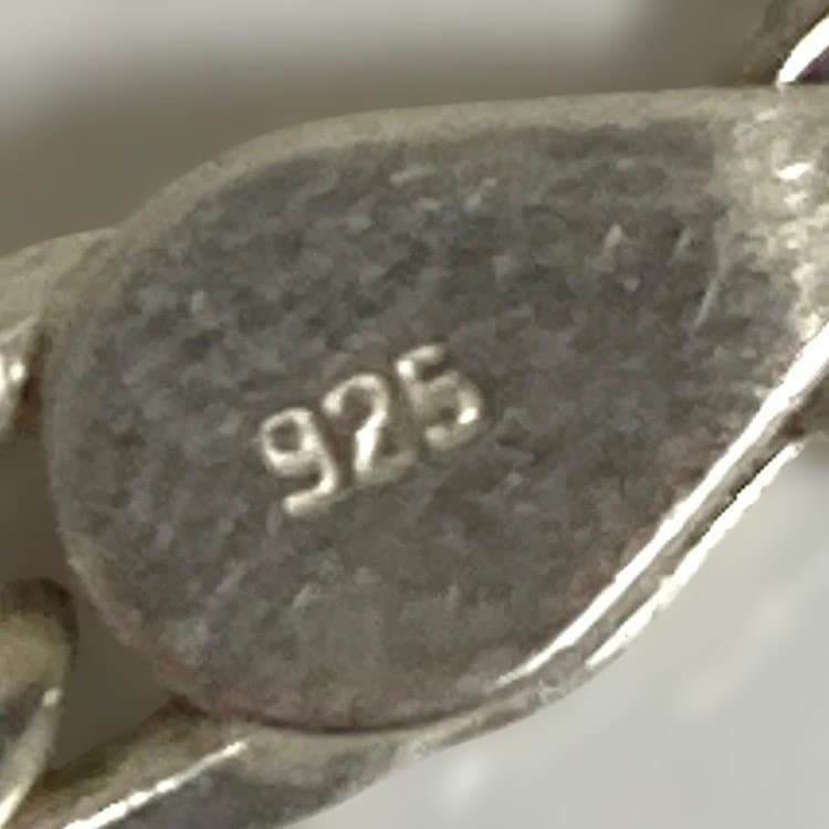 シルバーネックレス クロスチャーム ペンダントトップ ゴシック風クリスタル付き