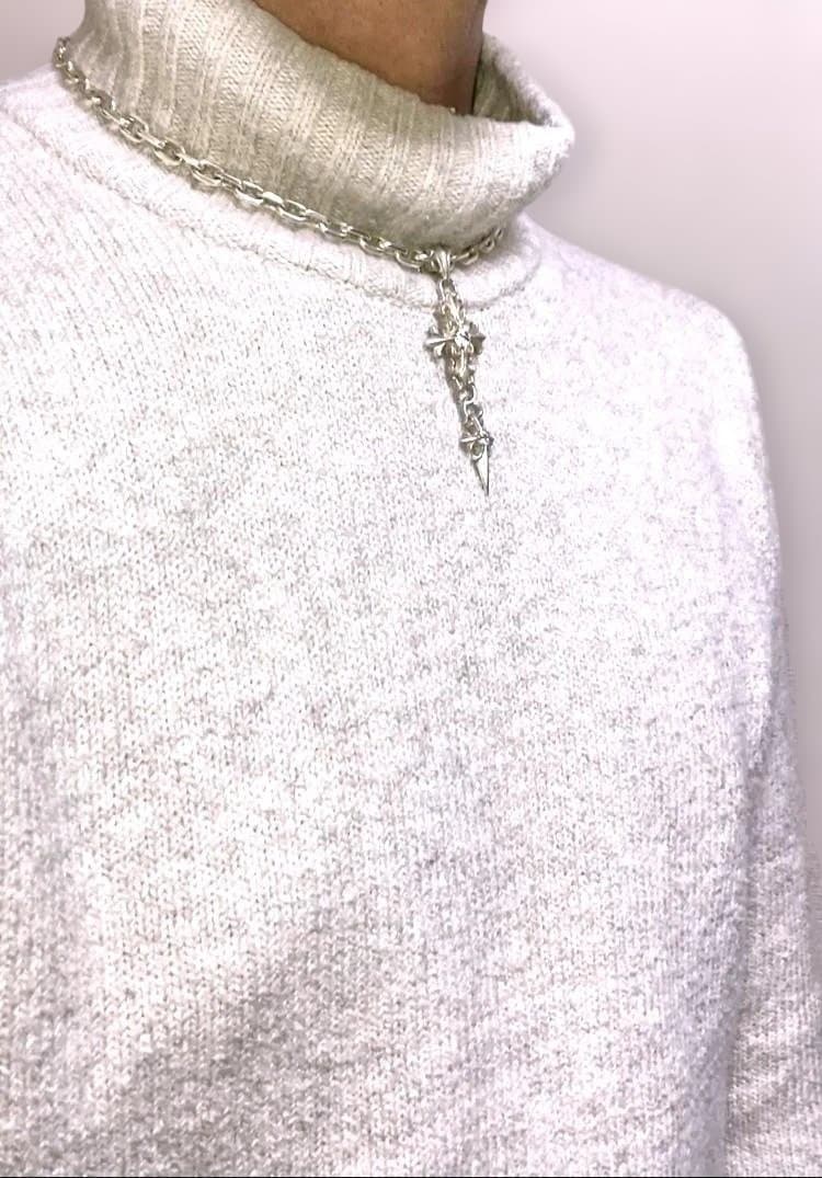 シルバーネックレス クロスチャーム ペンダントトップ ゴシック風クリスタル付き