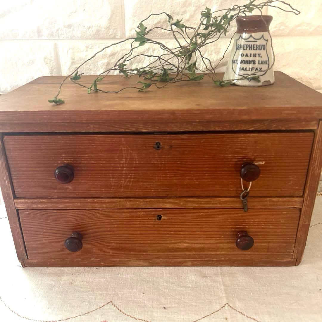 イギリスアンティーク　オールドパイン　鍵付きスモールチェスト