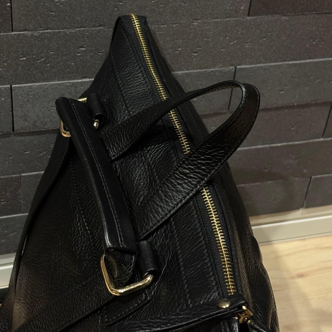 【美品】IO pelle イオペレ 黒猫 エンボス リュック イタリアンレザー