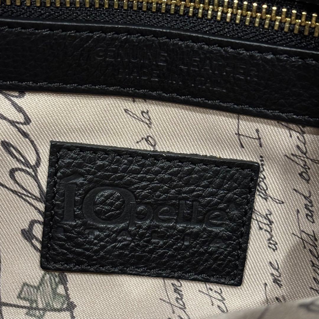 【美品】IO pelle イオペレ 黒猫 エンボス リュック イタリアンレザー