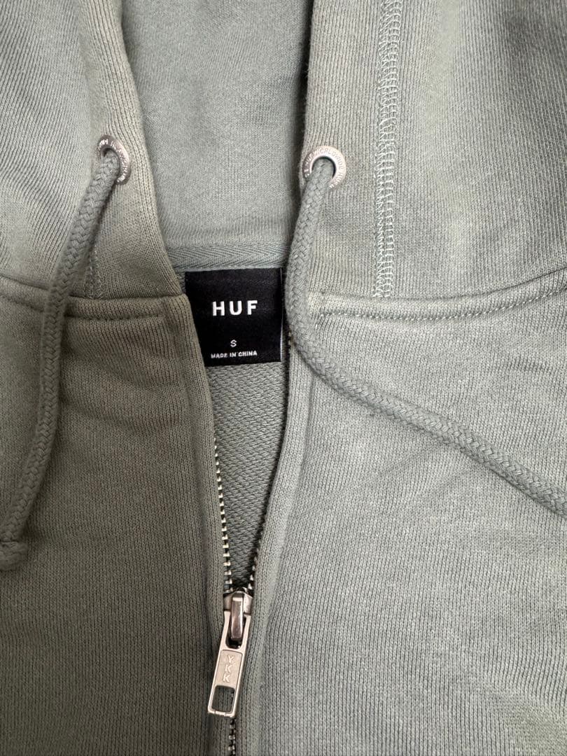 HUF グリーン フルジップパーカーSとスウェットパンツ Mのセットアップ