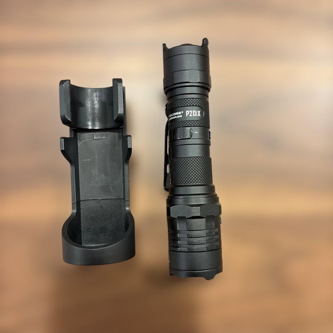 P20iX 懐中電灯 ブラック ホルダー付き　ナイトコア