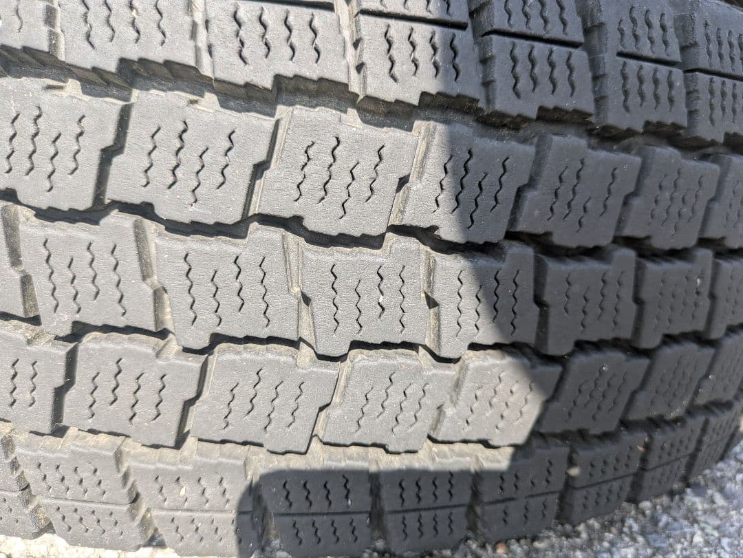 にょろろん②195/80R15インチ　スタッドレスタイヤ:４本分おまとめ