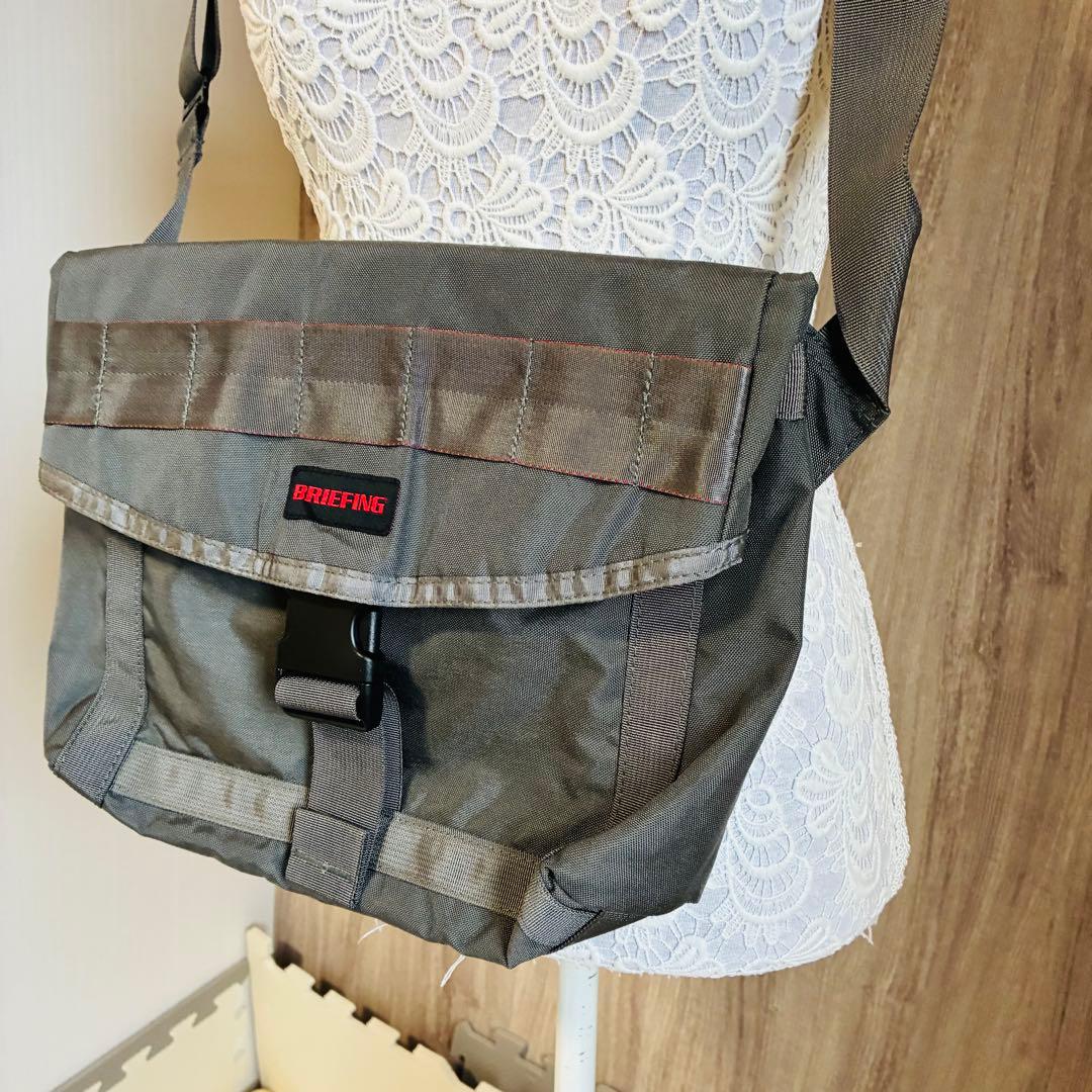 新品未使用　BRIEFING ブリーフィング　ボディーバッグ　メッセージバッグ