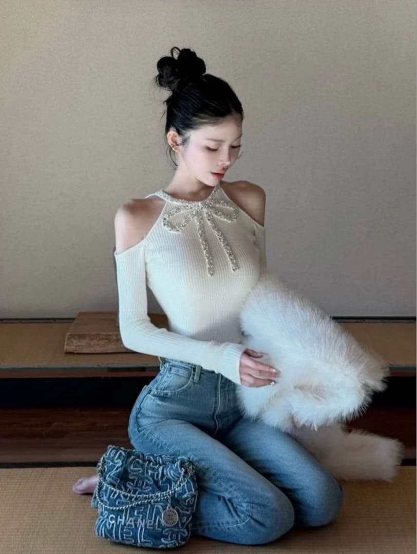 新品タグ付き！オフショルダー ビーズ付きニット