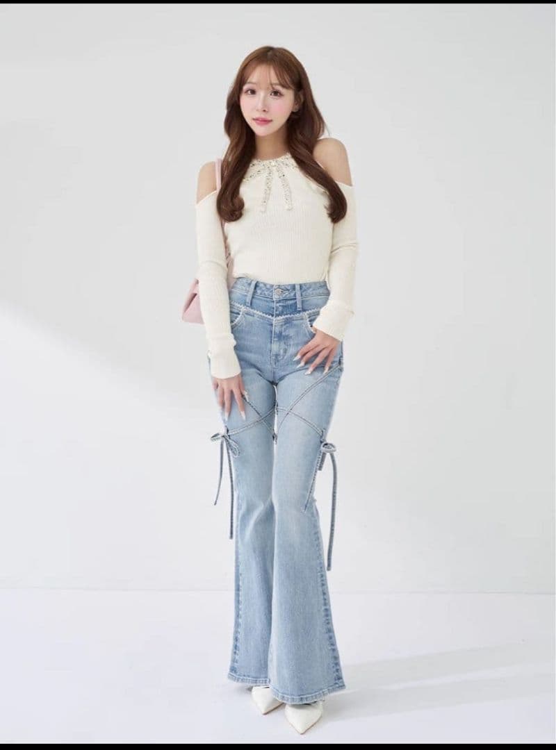 新品タグ付き！オフショルダー ビーズ付きニット