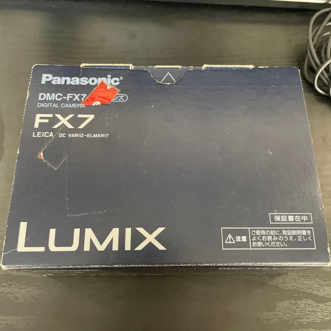 Panasonic LUMIX FX7 コンパクトデジタルカメラ
