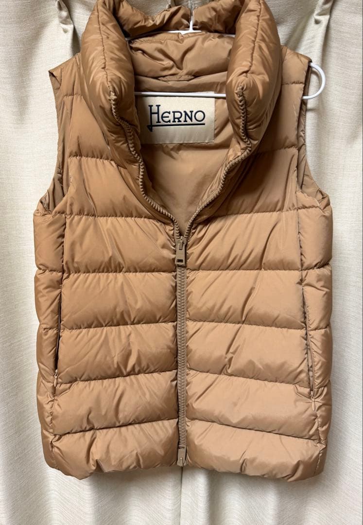 値下げ‼️HERNOダウンベストページュ40