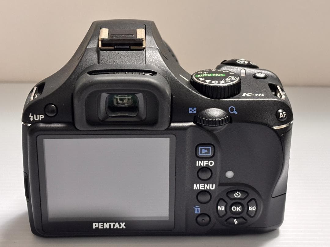 動作品 PENTAX K-m デジタル一眼レフカメラ 18-55mm レンズ付き