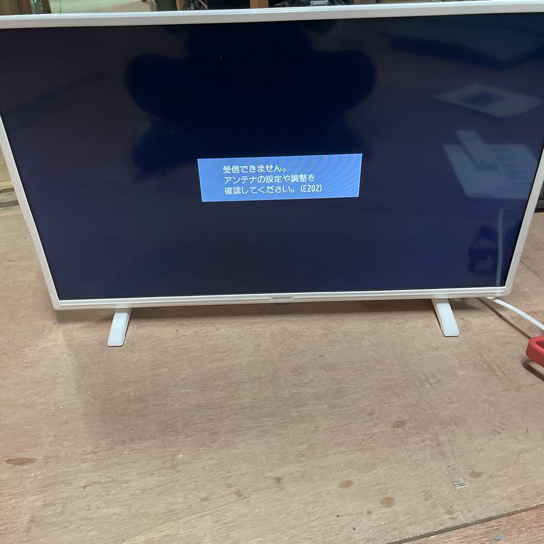 【アイリスオーヤマ】液晶テレビ　LT-32C320W 通電確認済み　9-680
