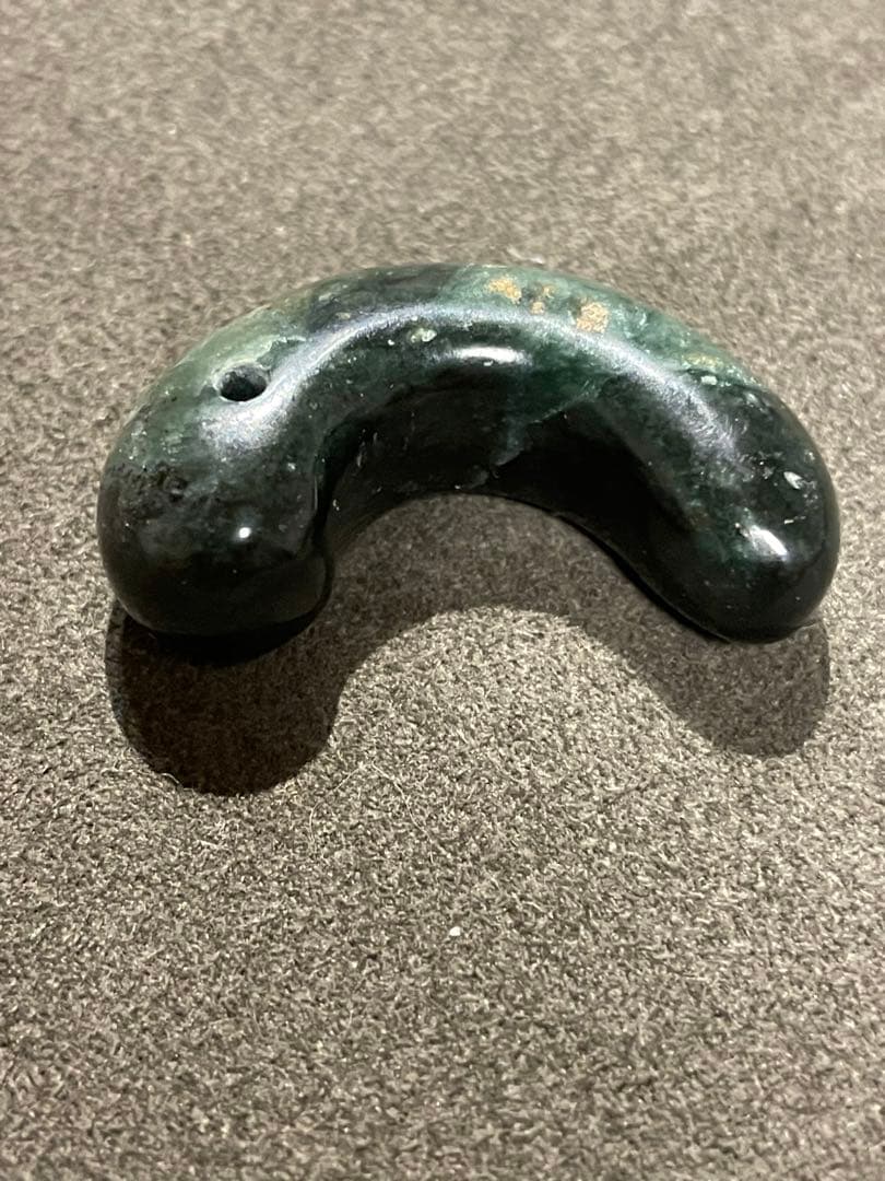 古墳時代　碧玉勾玉　出雲石　出土品