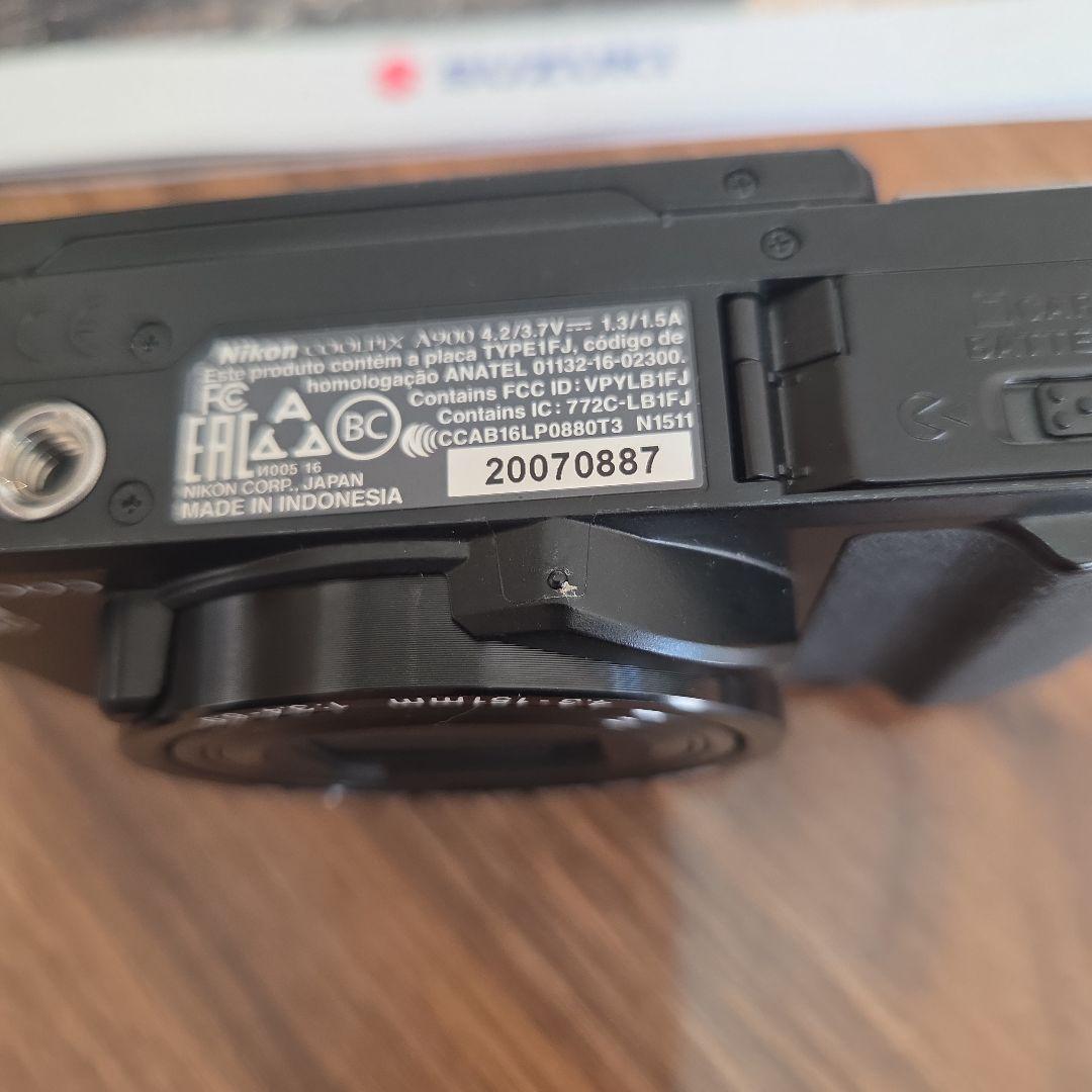 Nikon COOLPIX A900 本体と付属品