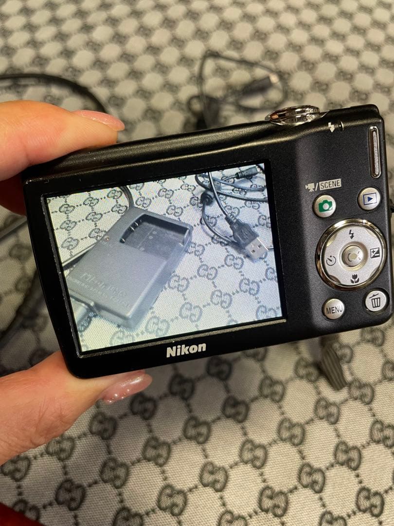 良好　Nikon ニコン　COOLPIX デジカメ　本体バッテリー充電器USB