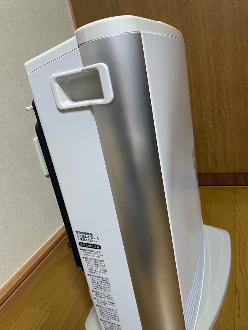 東邦ガス　都市ガスファンヒーター　RC-L4001NP-WH パネルに凹みあり