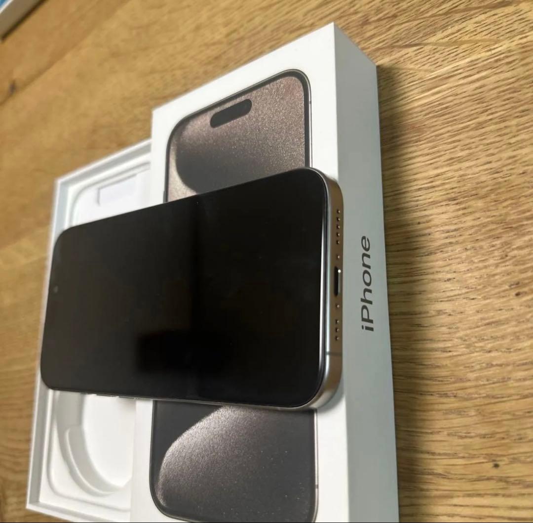 【美品】ifaceケースおまけ付きiPhone15 pro 256GB