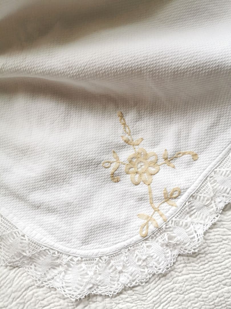 アンティークフランス ピケドプロヴァンス ボビンレース刺繍＆フリル付ブランケット