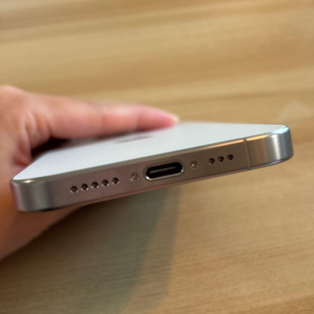 ✨あいちゃん✨ Apple iPhone 15 Pro ホワイトチタニウム