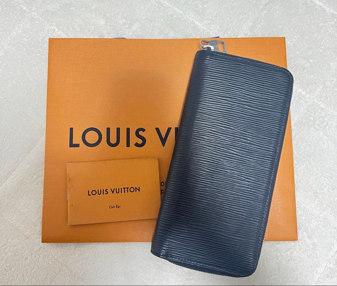 You様　LOUIS VUITTON エピレザー ジッパーウォレット長財布