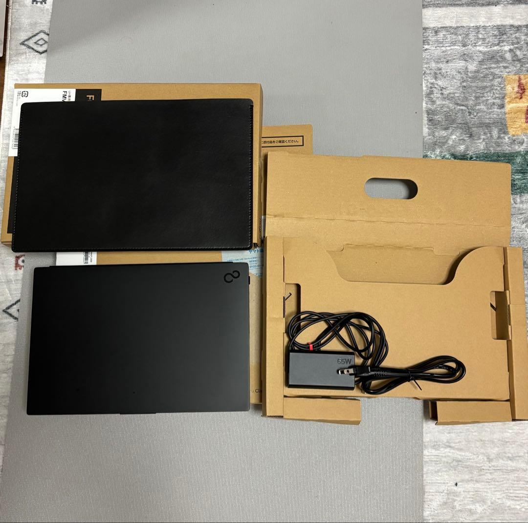 FMVUH04002 フルHD ノートPC 専用カバー付き