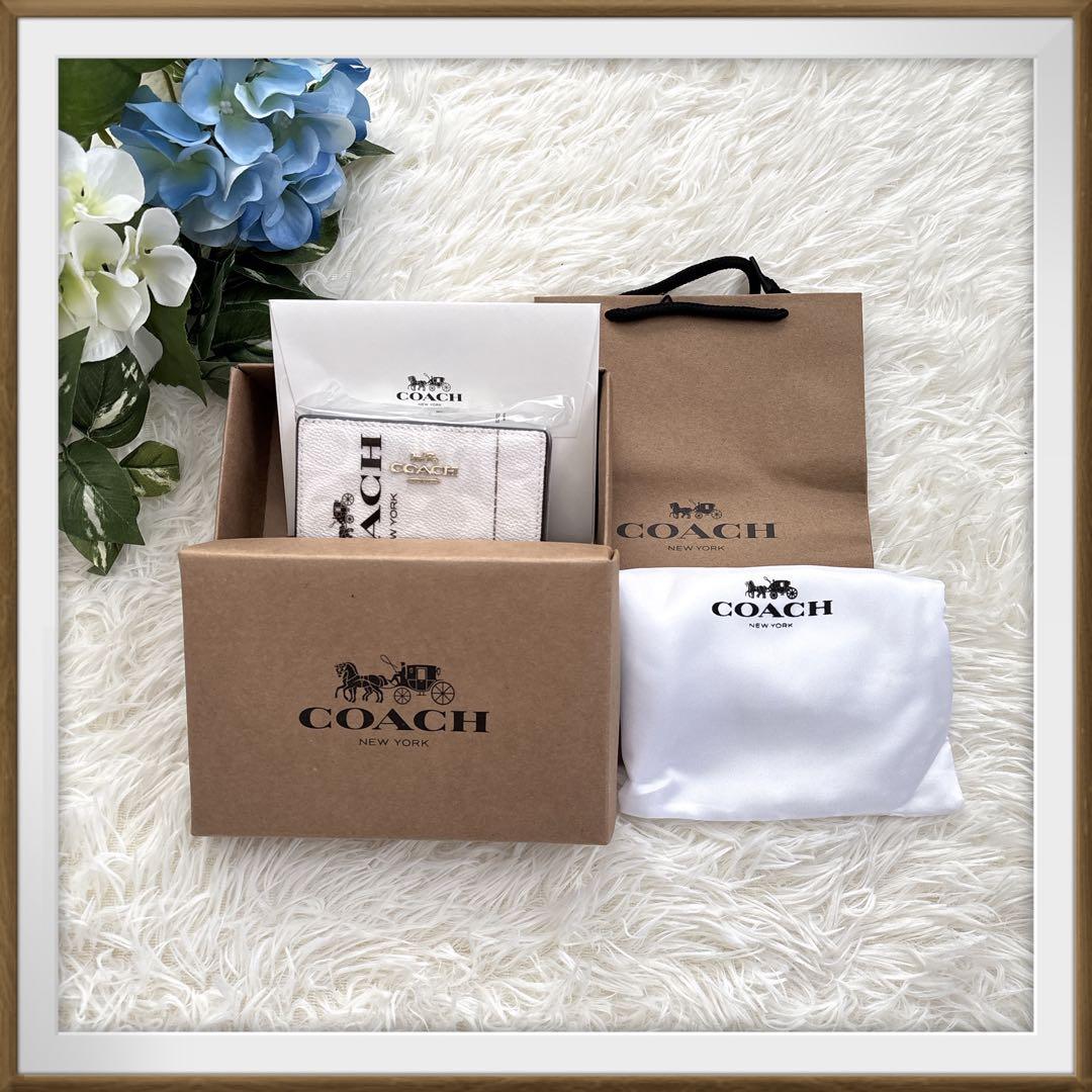 coach ラグジュアリー チャーム スナップ ラウンド ウォレット 財布