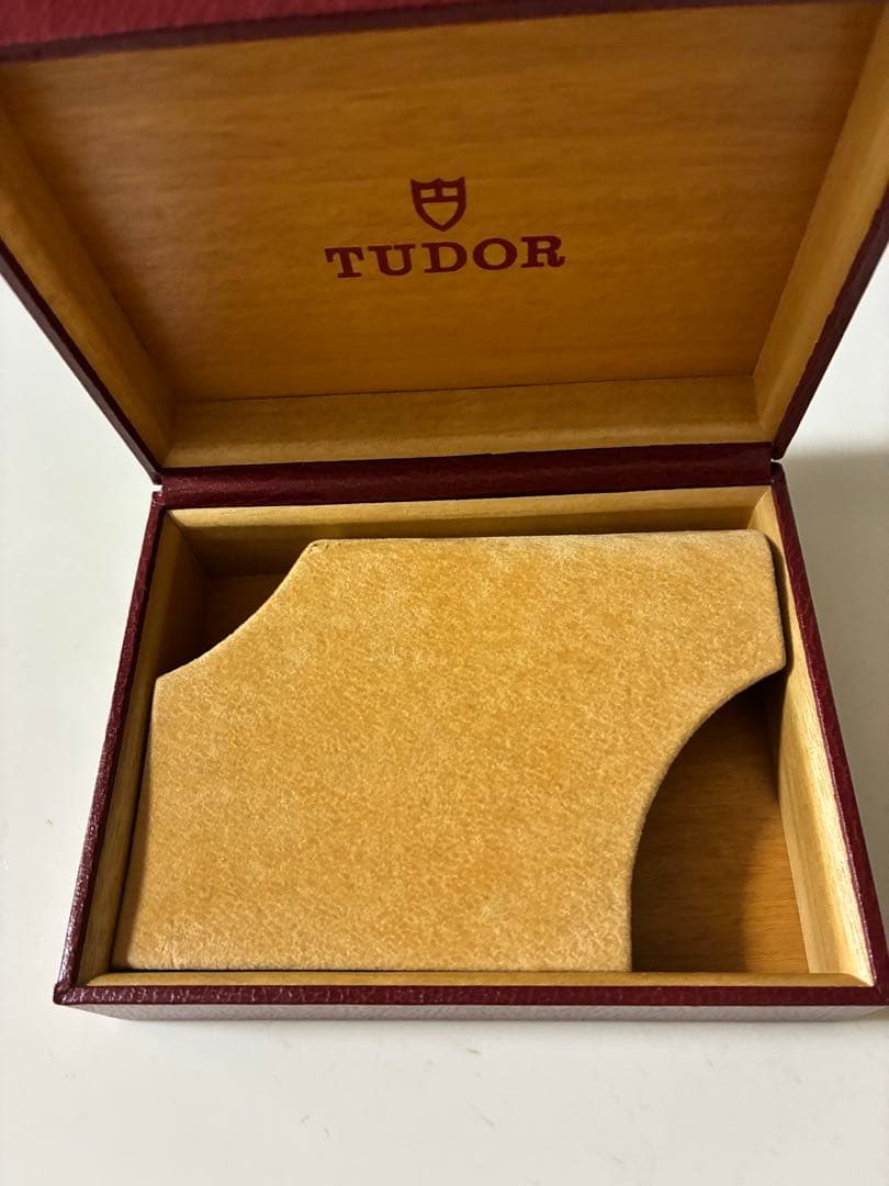 TUDOR 時計用空き箱/赤 レッド　チューダー純正箱のみ(時計無し)