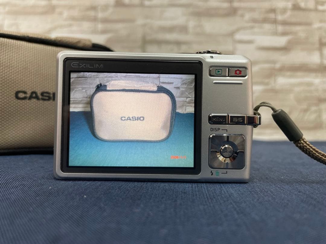 CASIO カシオ　EXILIM EX-Z700 コンパクトデジタルカメラ
