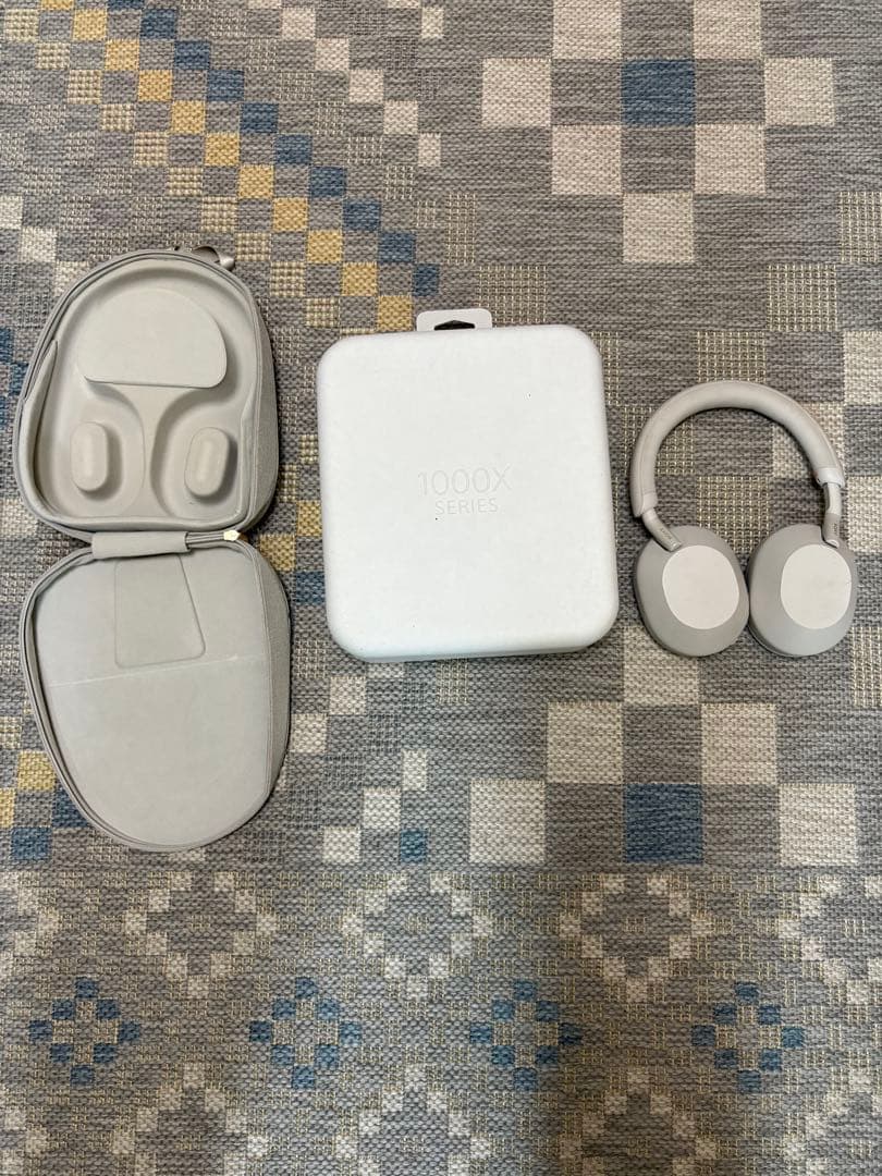 ワイヤレスヘッドフォン　ソニー　ノイズキャンセル