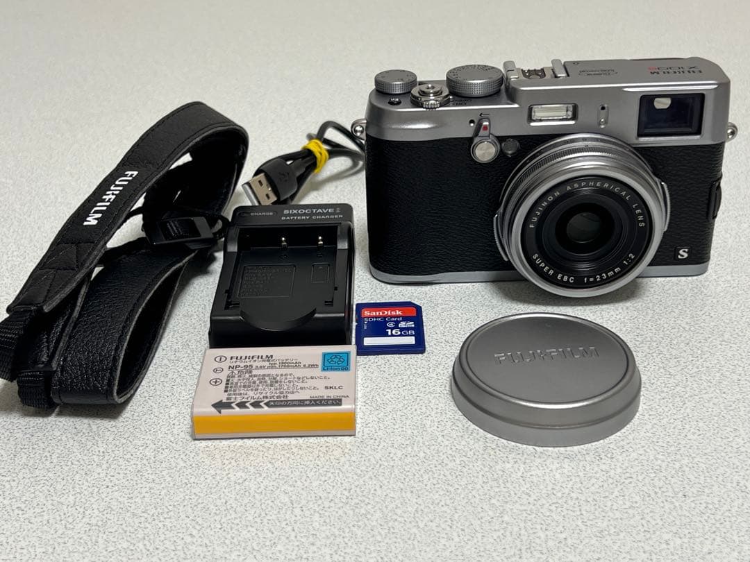 【美品・動作確認済】FUJIFILM X100S（付属品多数）
